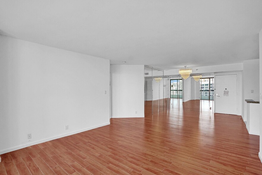 Building Photo - 3530 Mystic Pointe Dr