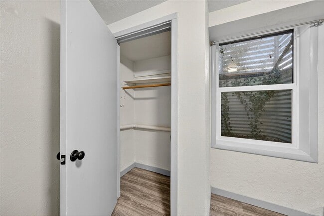 Building Photo - 27th St. 501/503