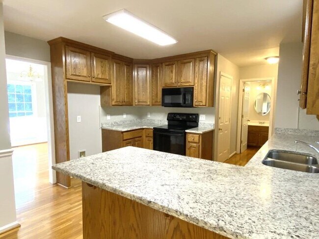 Building Photo - 612 Braidwood Dr NW
