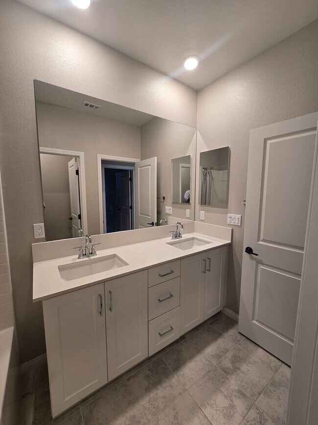 Building Photo - Fresh, Fun & Fully Loaded! 1681 Whitmore L...
