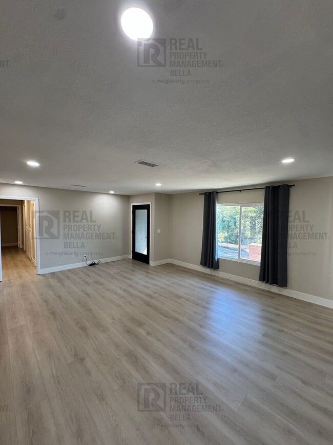 Building Photo - Remodeled Single-Story Corner Lot Home wit...