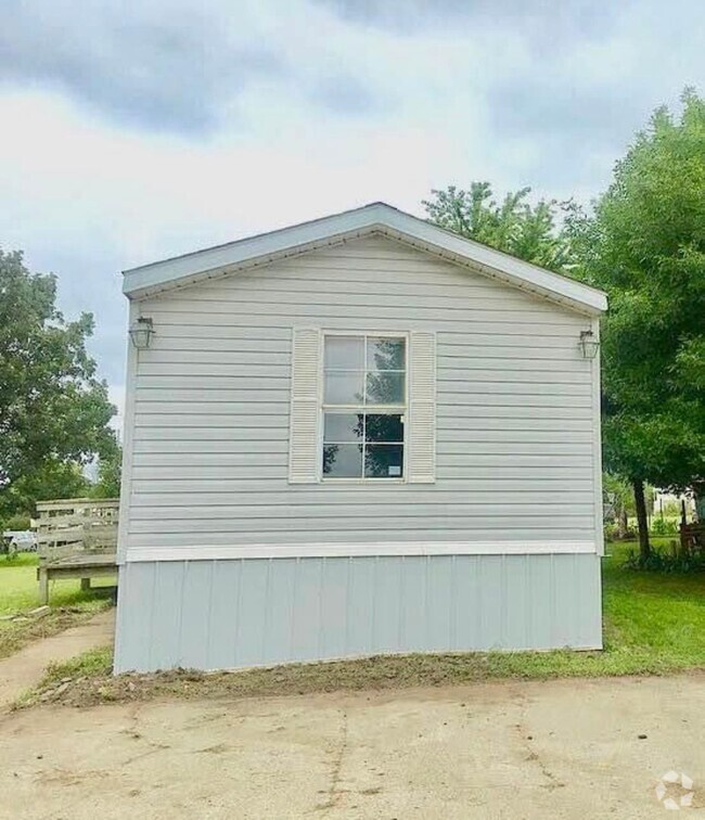 Building Photo - 3 Bedroom 2 Bathroom Mobile Home for Rent