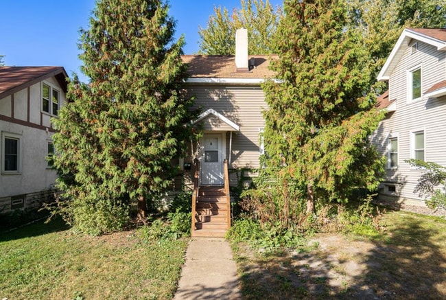 Building Photo - Perfect 4 bedroom count Home in Minneapolis