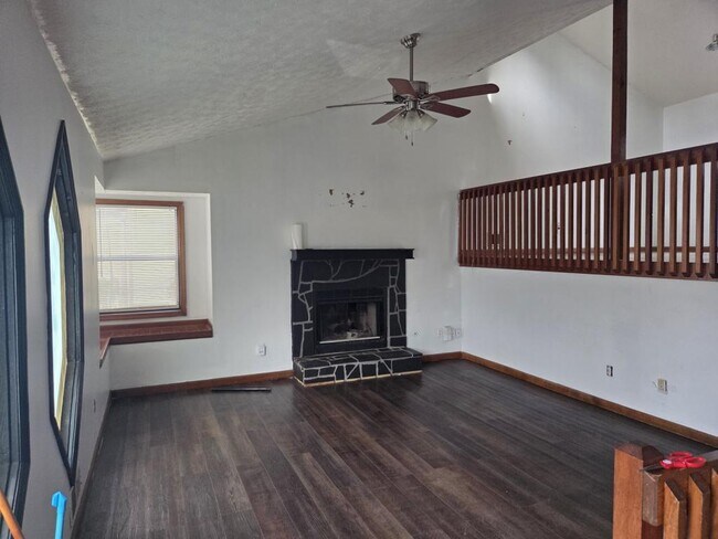 Building Photo - 5625 Princeton Oaks Dr