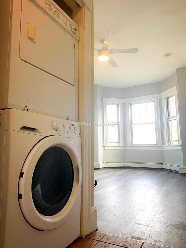 Building Photo - 105 Eutaw St