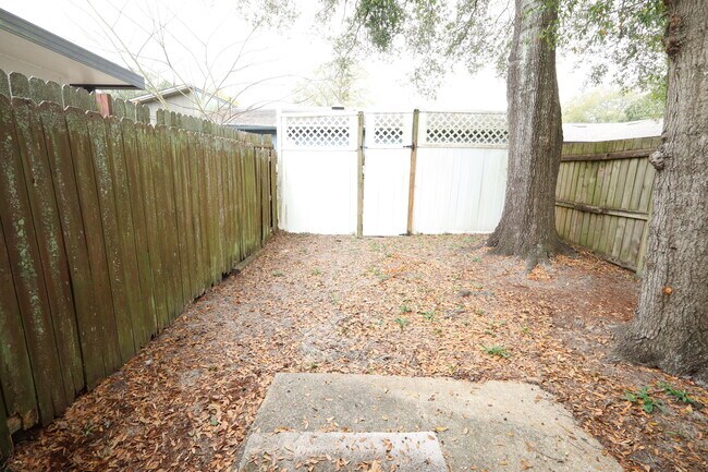 Building Photo - 940 Central Ave