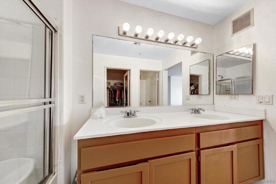 Building Photo - 1583 Sumac Pl