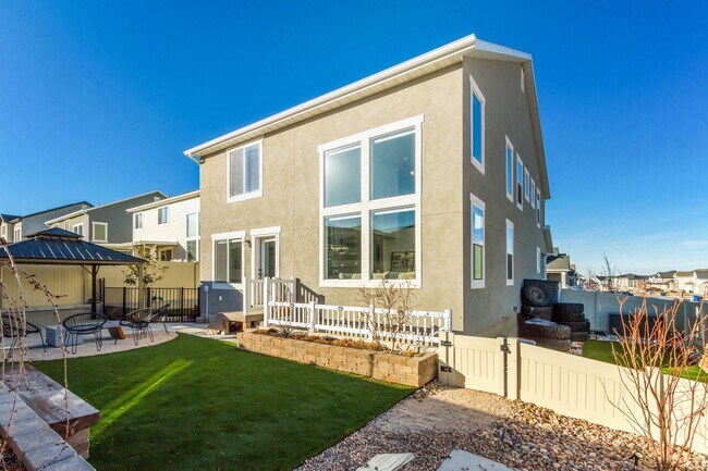 Building Photo - 4493 W Wharton Dr