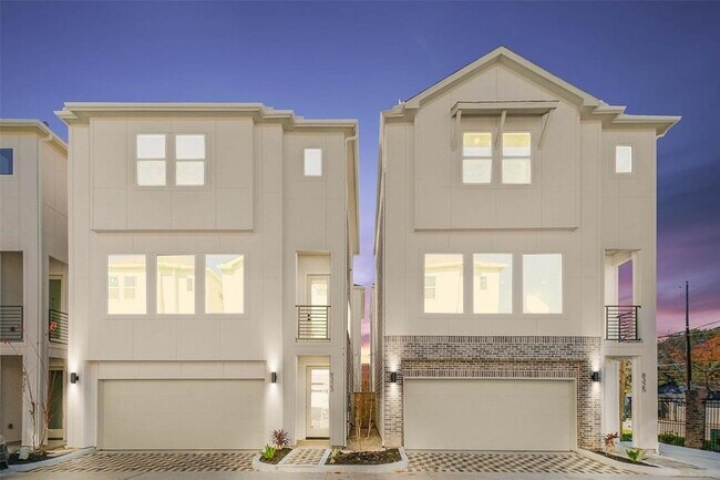 Building Photo - 8321 Brecha Ln