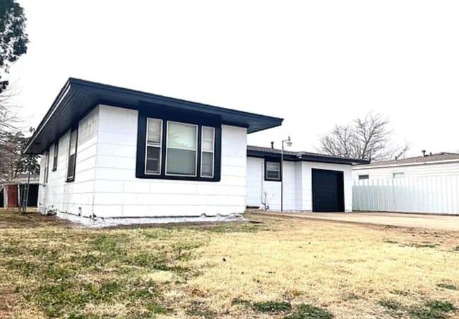Primary Photo - PRE-LEASING for Fall