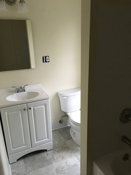 Building Photo - 110 Crescent Ave