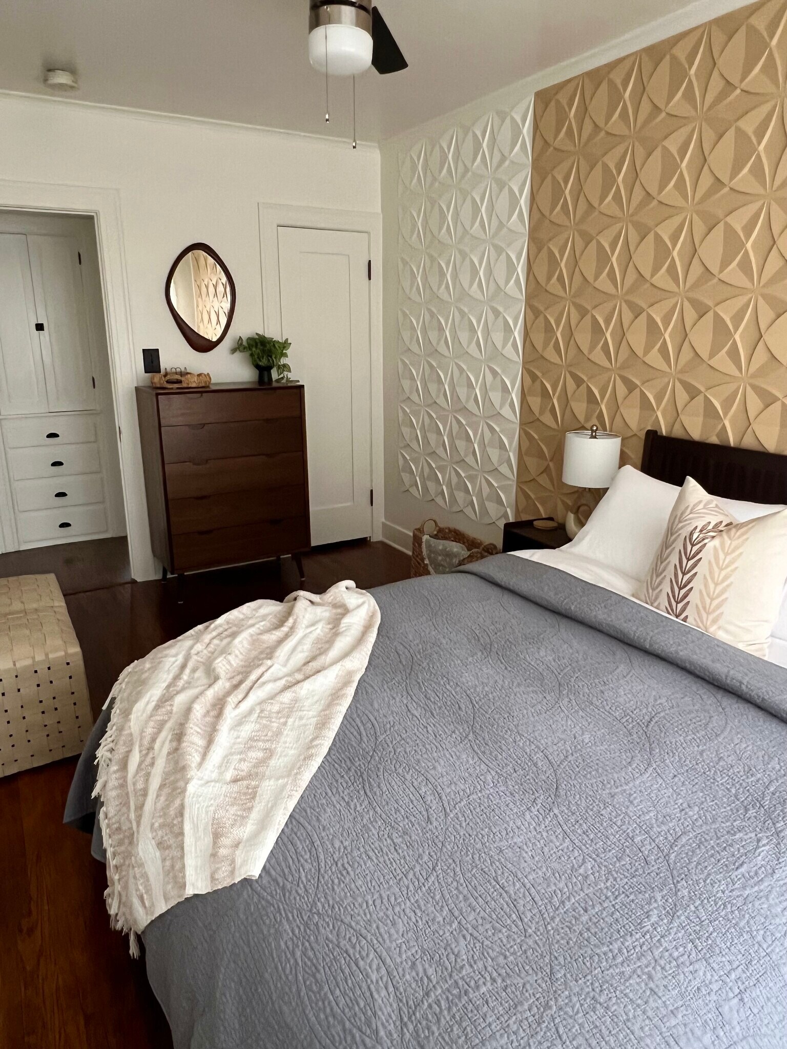 Bedroom (queen bed) - 5714 Virginia Ave