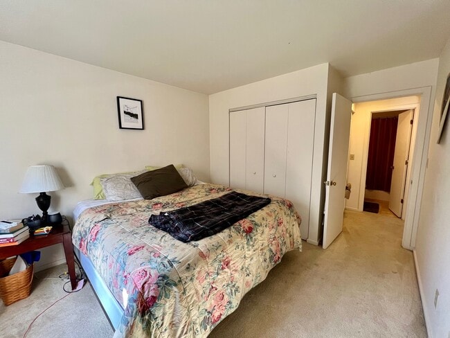 Building Photo - 1000 Linden Ave