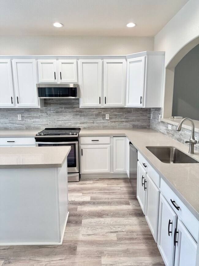 Building Photo - Pristine Single Level 3 Bedroom Home In The Sought After Gated Lagos Vistoso Community in Chandler!