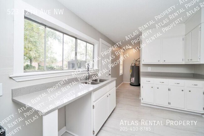 Building Photo - 523 12th Ave NW