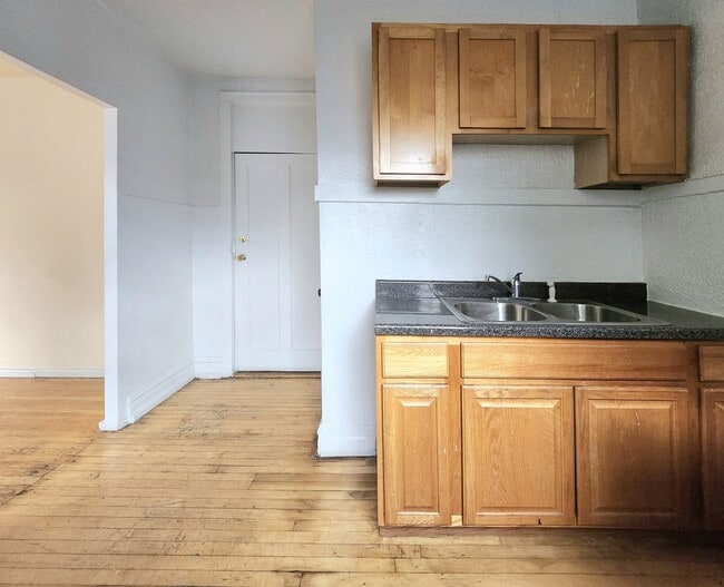 Building Photo - 1918 N Drake Ave