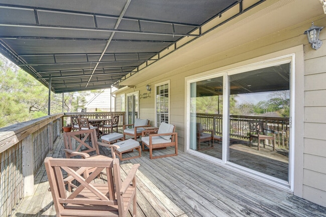 Building Photo - 18654 Martinique Dr