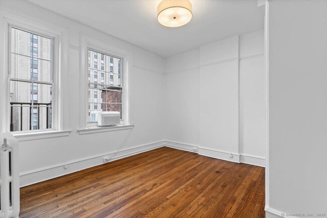 Building Photo - 284 Orange St