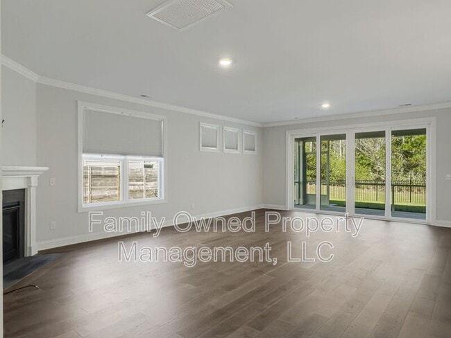 Building Photo - 208 Shortmarsh St