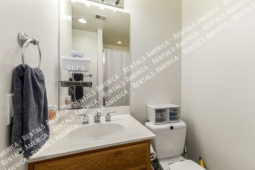 Building Photo - 7550 E Earll Dr