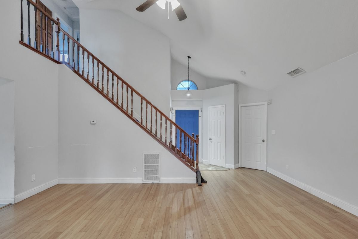 Building Photo - 940 Collegeview Dr