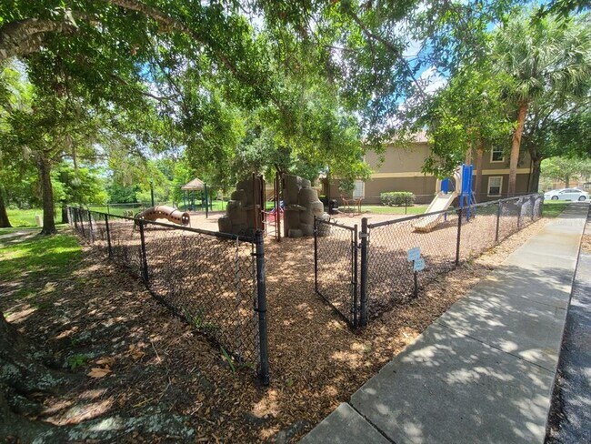 Building Photo - 5903 Willow Ridge Dr