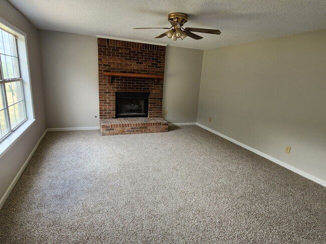 Building Photo - Stunner on Almost 10 Acres on Bear Creek