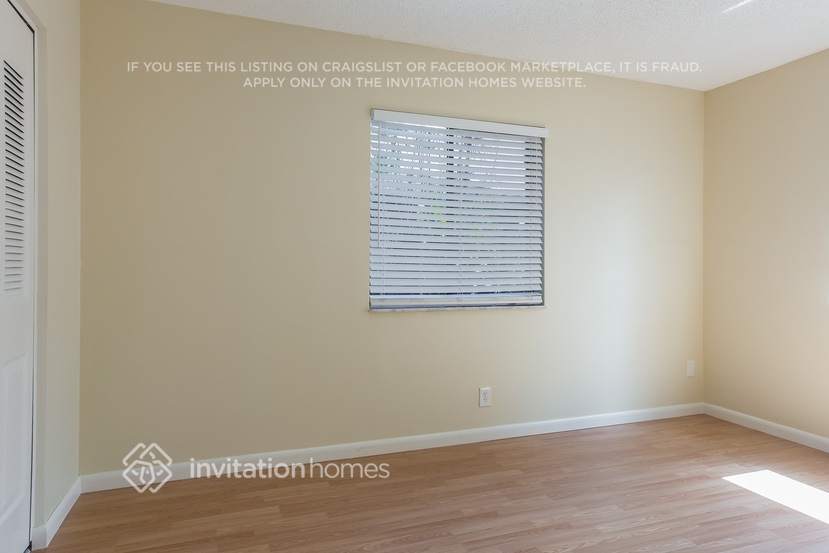 Building Photo - 10431 NW 20th Ct