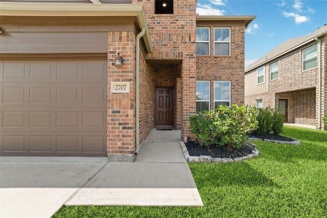 Building Photo - 2707 Golden Hills Ct
