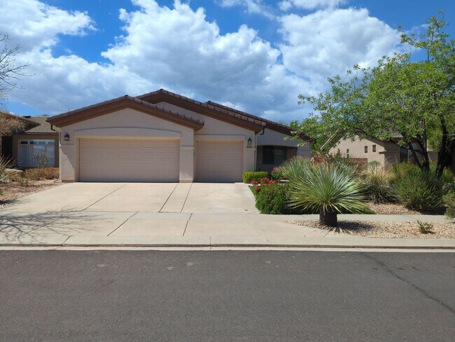 Building Photo - Beautiful 4 Bedroom Home in Coral Canyon
