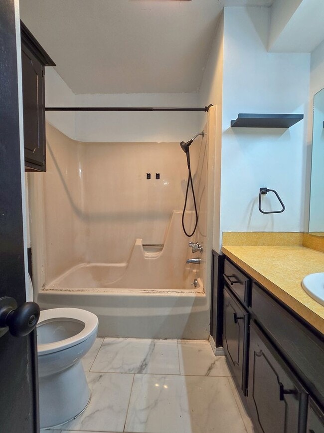 Building Photo - 3 Bedroom 2 Bath home in Shawnee!
