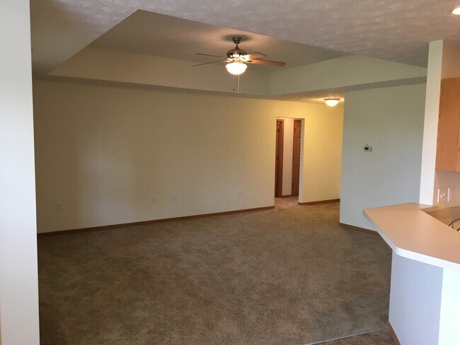 Building Photo - Laurel Creek Apts, 2225/2227 Shamrock Ln