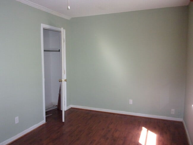 Building Photo - 3 Bedroom 1 1/2 Bath Home on 1 Acre in Newport