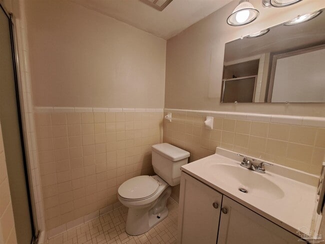 Building Photo - 8598 Meadowbrook Dr