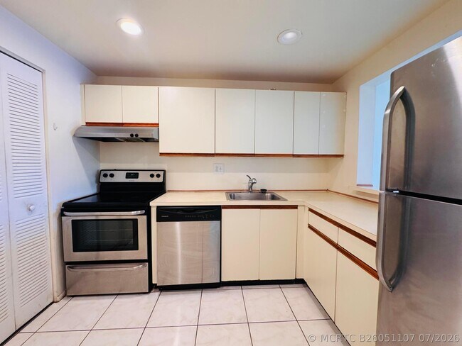 Building Photo - 8025 S Colony Cir