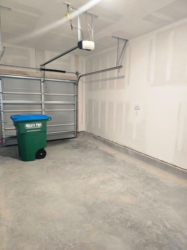 Building Photo - 190 Turpentine Dr