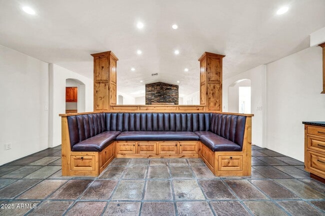 Building Photo - 4531 E Quartz Mountain Rd