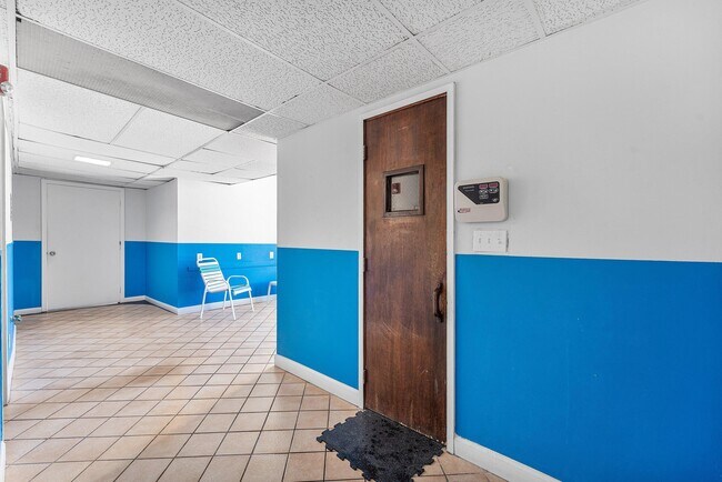 Building Photo - 1600 S Ocean Dr