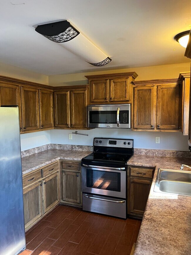 Building Photo - Country Living at it's best