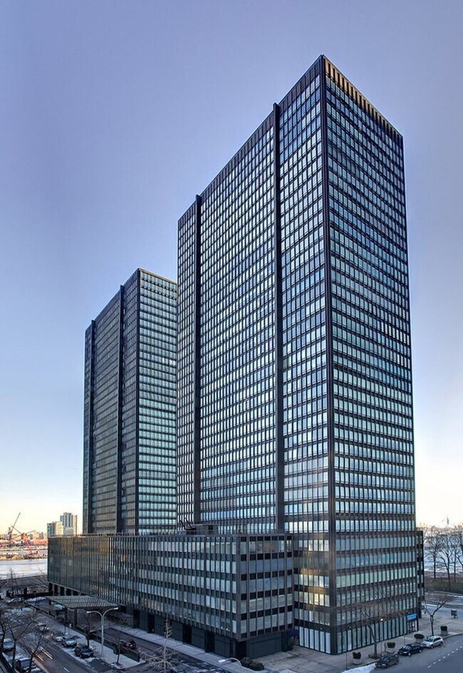 Building Photo - 870 United Nations Plaza