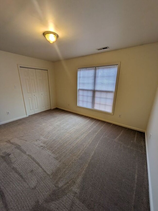 Building Photo - 2BD/2.5BA Townhome at Water Oaks in Hickor...
