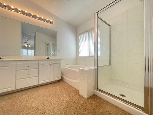 Building Photo - 3bedroom home in a GATED community near the strip