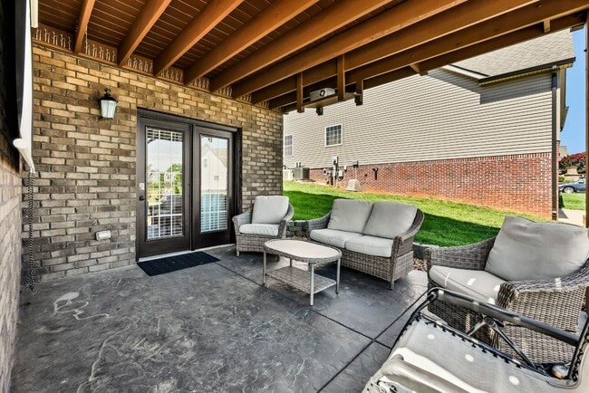 Building Photo - 213 John Duke Tyler Blvd