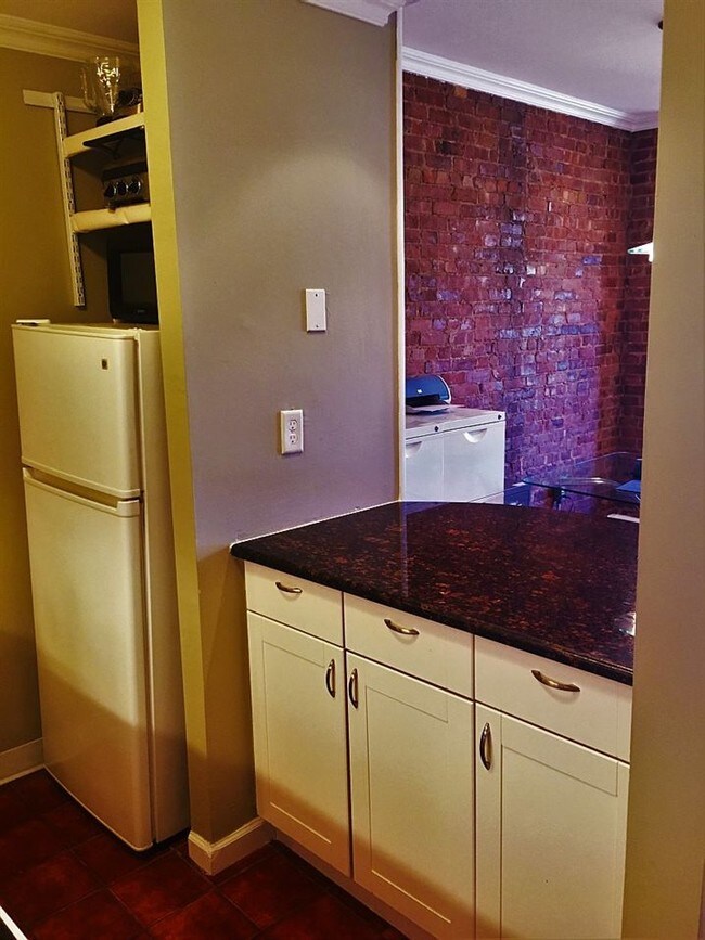 Building Photo - 1210 Washington St