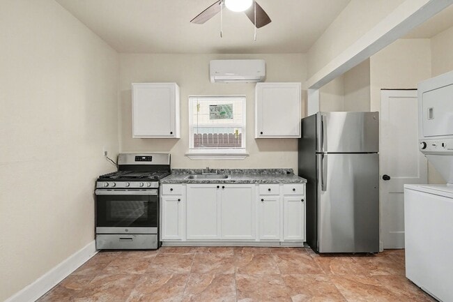 Building Photo - 4805 Belmont Ave