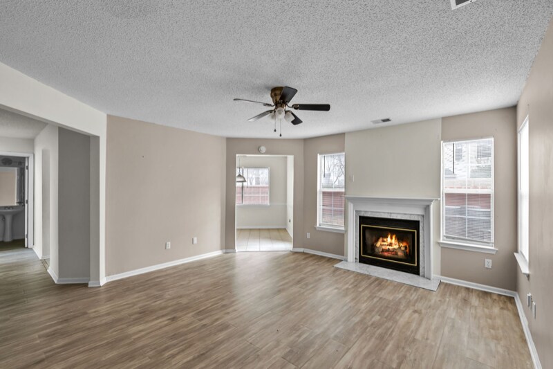 Building Photo - 3136 Sacramento Dr