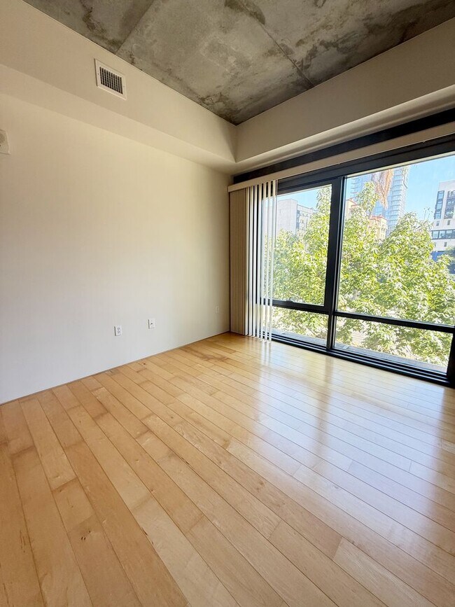 Building Photo - 2 Bed/2 Bath Condo at Aperture in Little I...