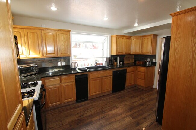 Building Photo - 41416 Eastwood Rd