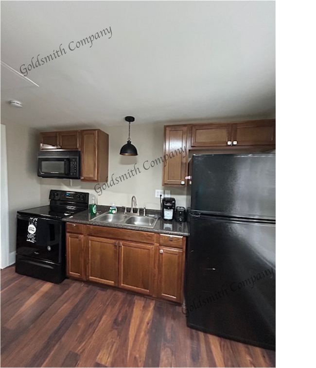 Building Photo - 3 Crescent Ridge Dr