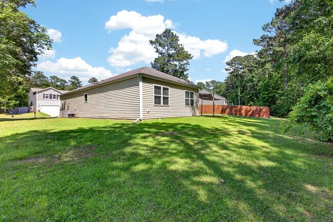 Building Photo - Modern 3 Bedroom Home Near Beaches & Boat Ramp